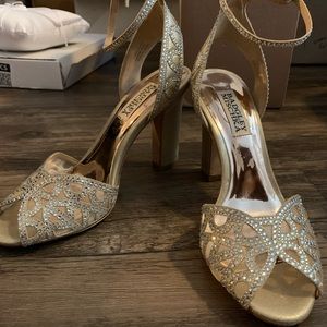 Badgley Mischka size 6 beautiful heels